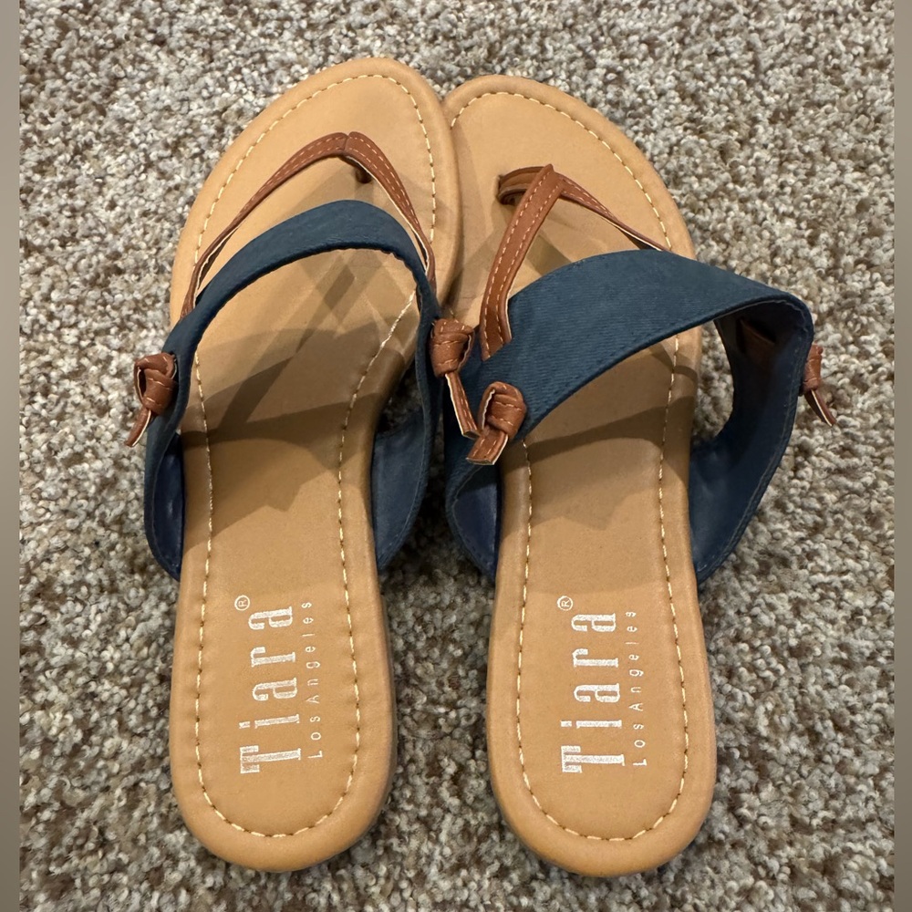 2 pairs of women’s sandals